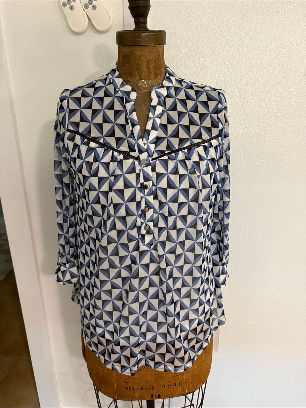NWT Juniper + Lime Geometric Print Navy and White Women's Blouse Size S